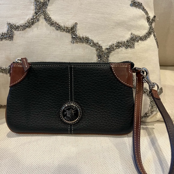Dooney and Bourke wristlet. Excellent condition! All leather. - Picture 1 of 3